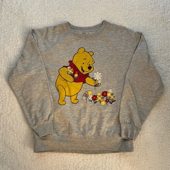 Disney Women’s Gray Winnie the Pooh Bear Flower Picking Embroidered Sweatshirt M - Picture 1 of 4